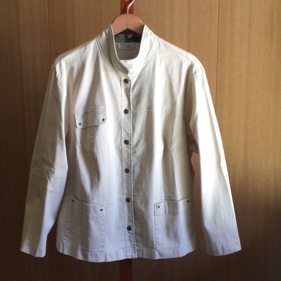 Jean Vibe Casual Jacket with Floral Accent - Picture 2 of 7